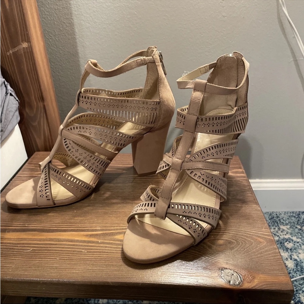 Suede NEW Vince Camuto Neutra beige block Strappy zip heel 8.5